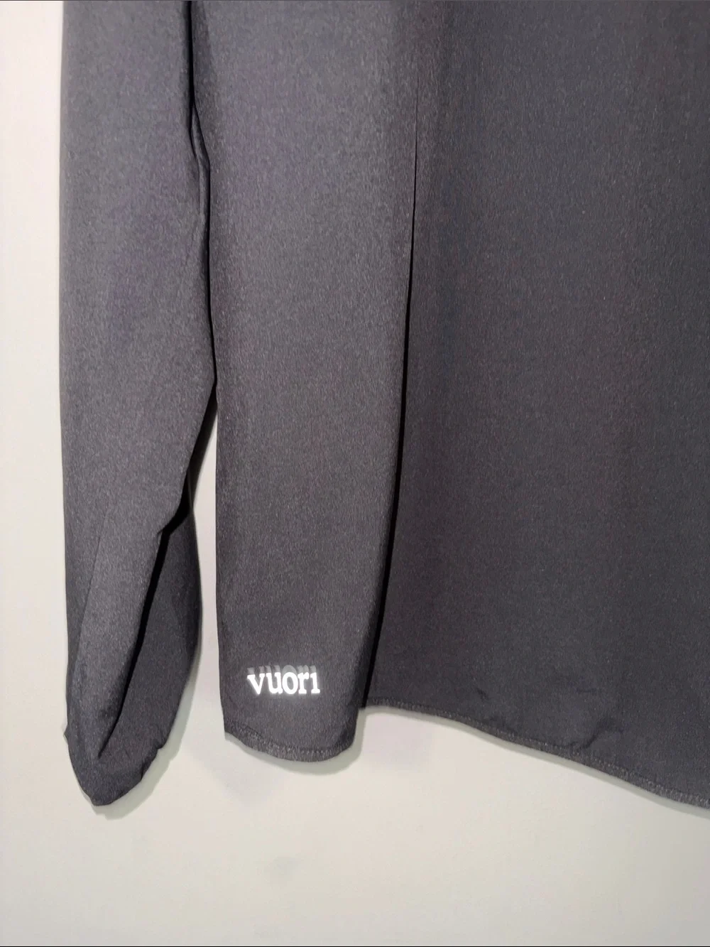 Vuori Outdoor Trainer Shell Black Mens Hooded Jacket Stretch Pockets Sz L - Picture 9 of 16